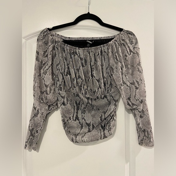 Women’s Express Off the Shoulder Snakeskin Top size XS - Picture 1 of 3